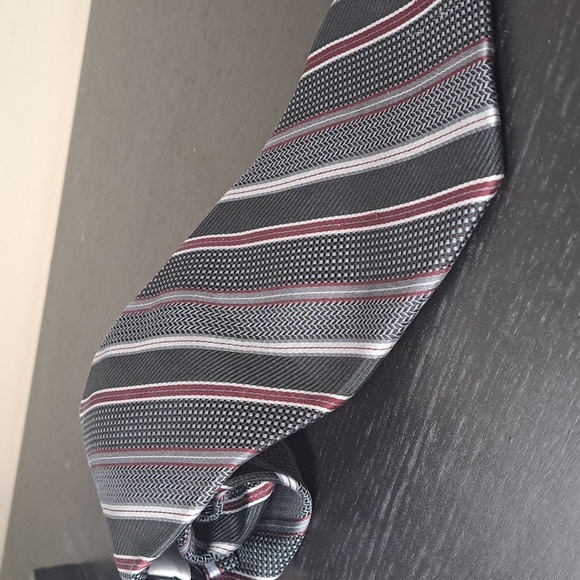 Bill Blass silk tie  56"x3.5" - Picture 2 of 8